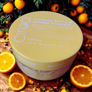 The Ciroa Bodycare Sugar Body Scrub – Manuka Honey & Orange Blossom